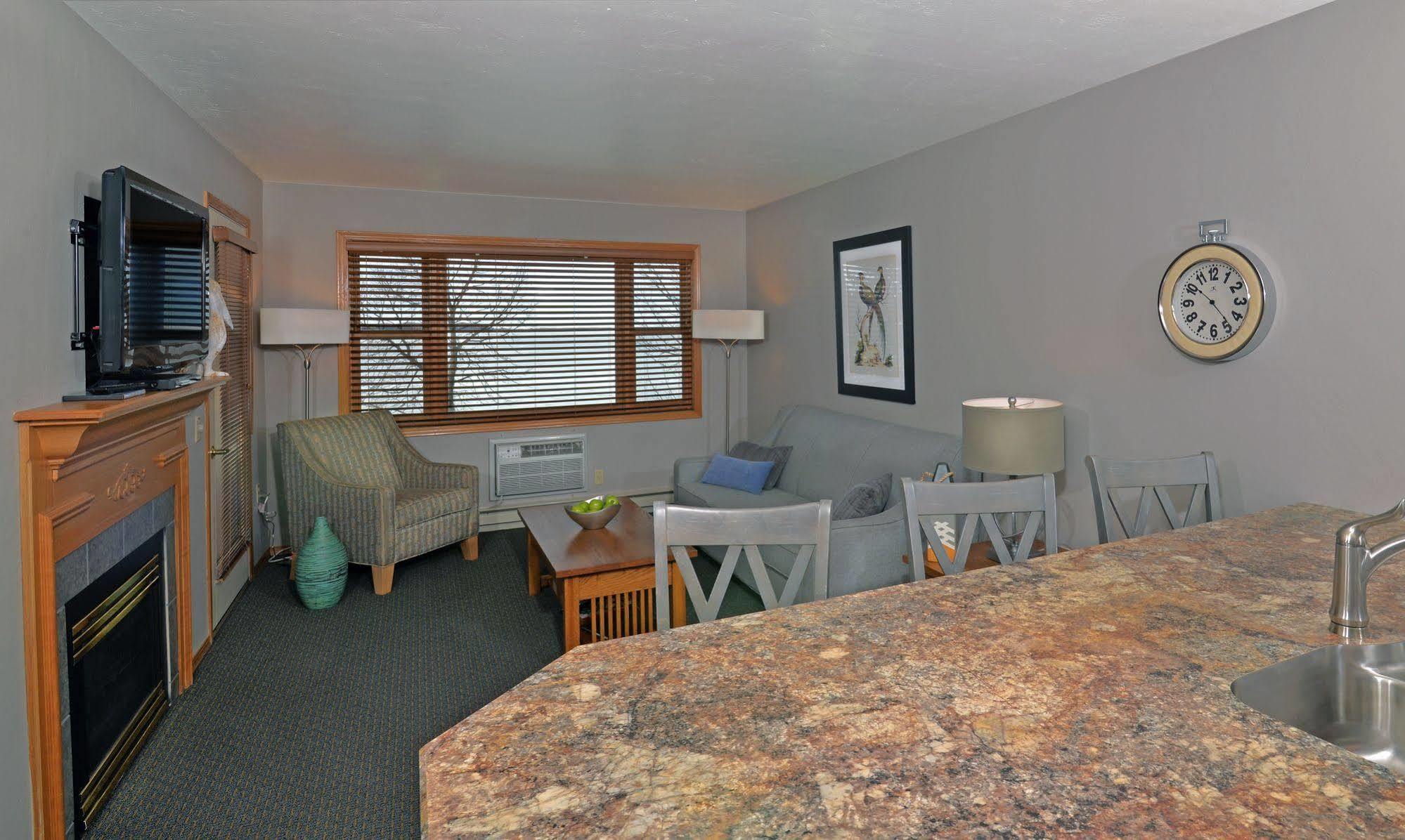 Westwood Shores Waterfront Resort Sturgeon Bay Exterior photo