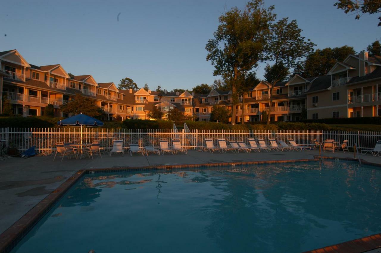 Westwood Shores Waterfront Resort Sturgeon Bay Exterior photo
