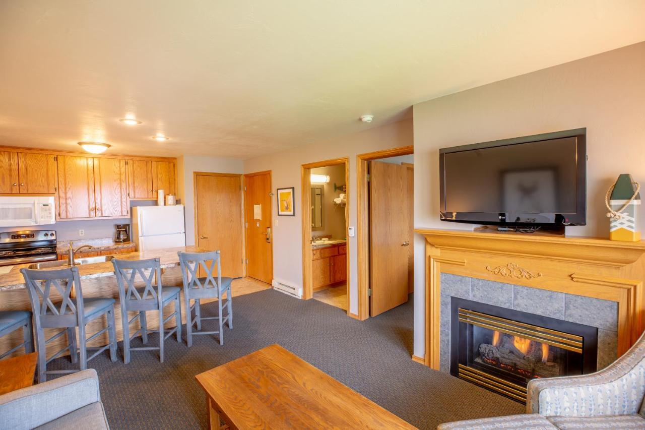 Westwood Shores Waterfront Resort Sturgeon Bay Exterior photo