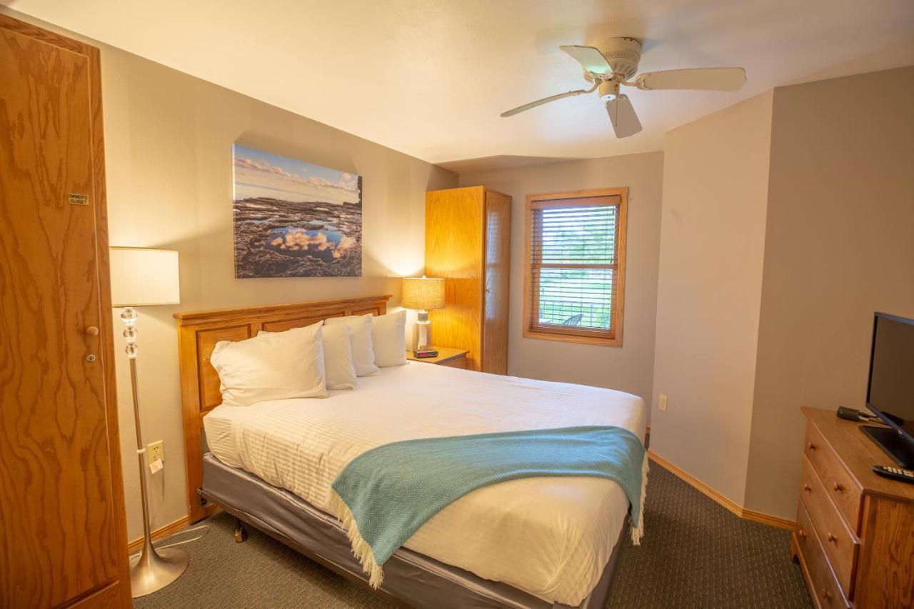 Westwood Shores Waterfront Resort Sturgeon Bay Exterior photo