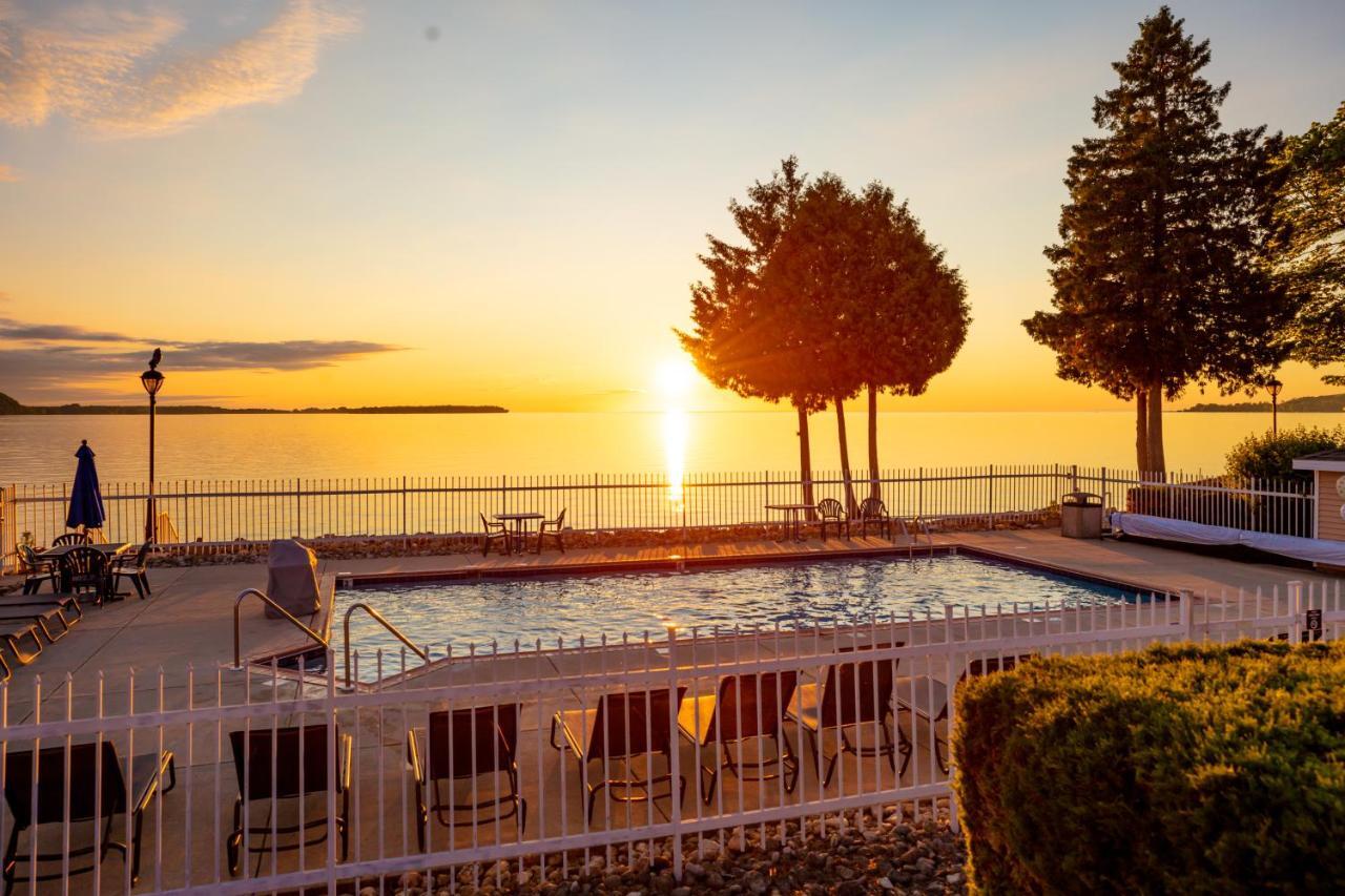 Westwood Shores Waterfront Resort Sturgeon Bay Exterior photo